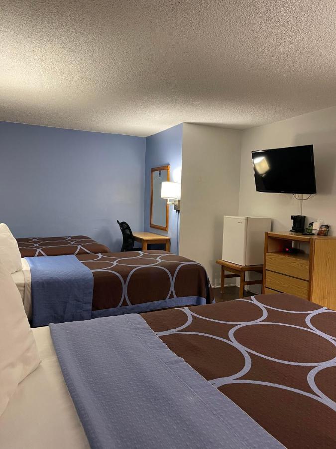 Super 8 By Wyndham Santa Barbara/Goleta Hotell Exteriör bild