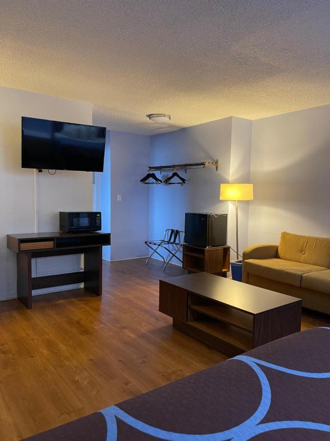 Super 8 By Wyndham Santa Barbara/Goleta Hotell Exteriör bild