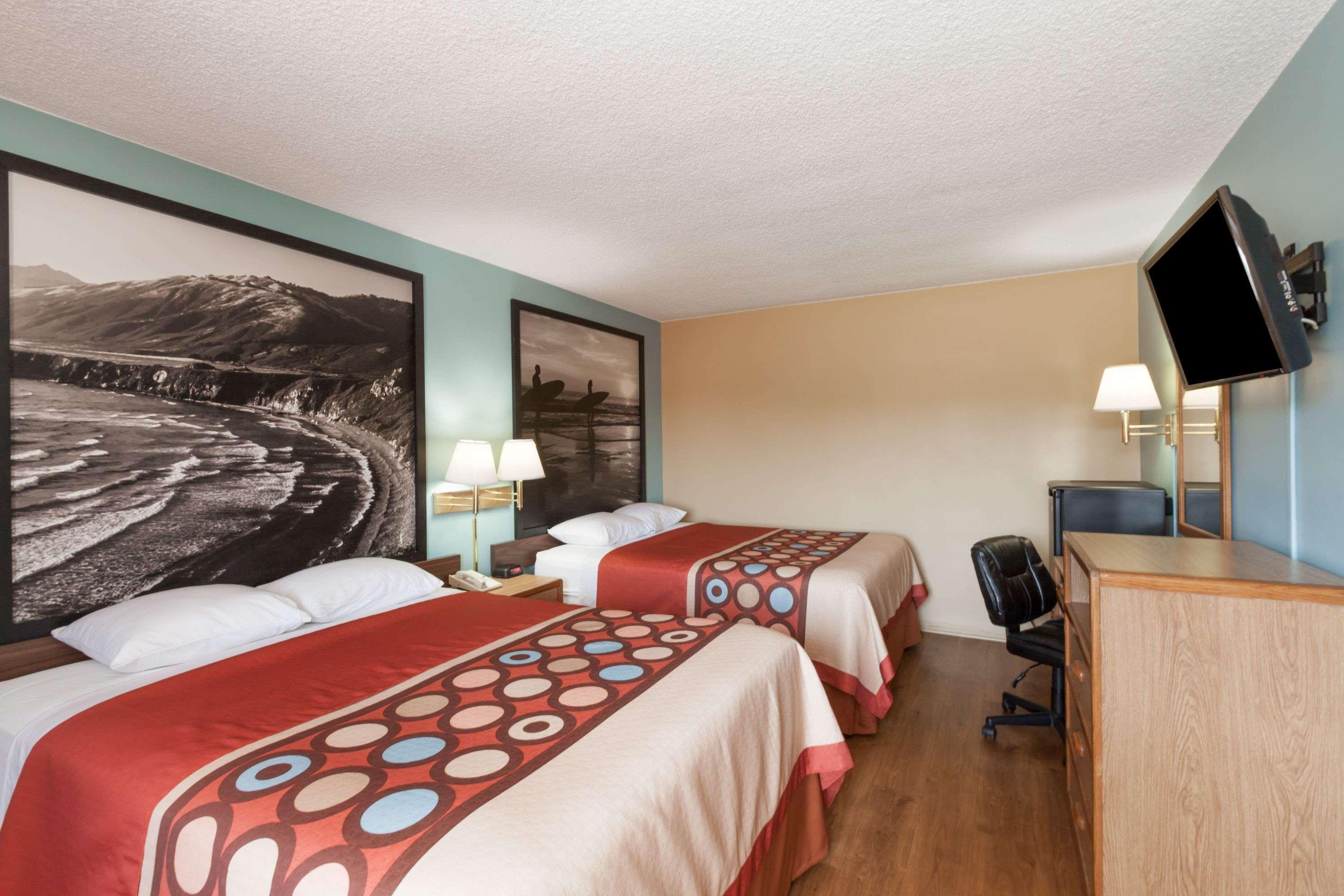 Super 8 By Wyndham Santa Barbara/Goleta Hotell Exteriör bild