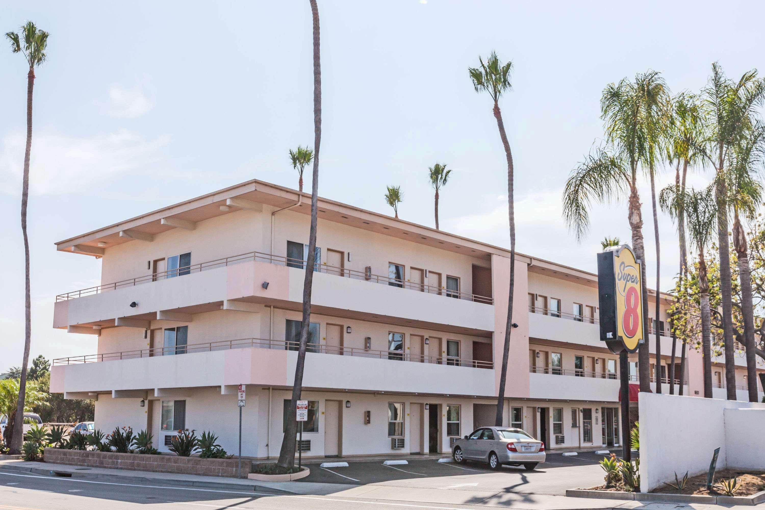 Super 8 By Wyndham Santa Barbara/Goleta Hotell Exteriör bild