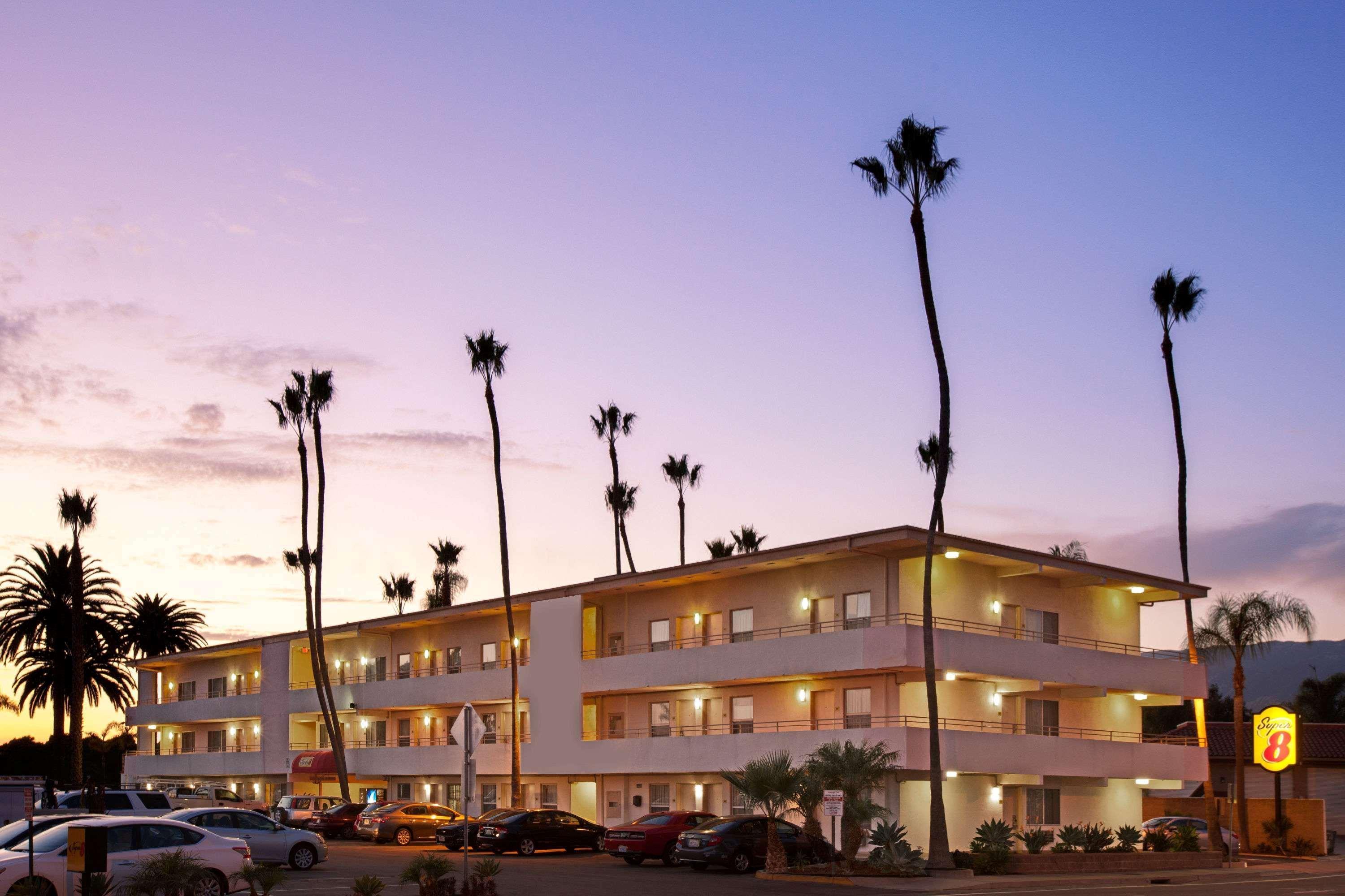 Super 8 By Wyndham Santa Barbara/Goleta Hotell Exteriör bild