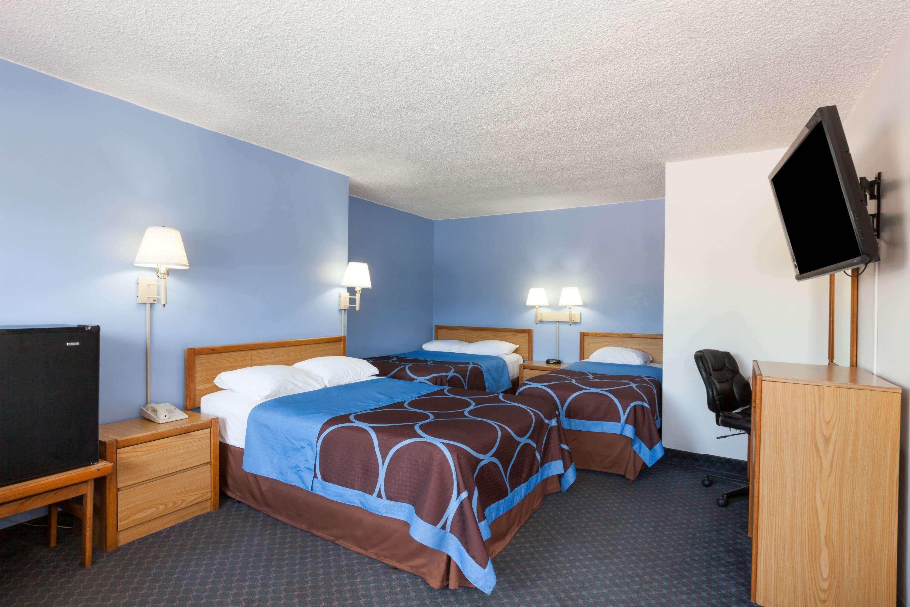 Super 8 By Wyndham Santa Barbara/Goleta Hotell Exteriör bild